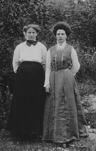AdaWheelerAndBlancheSmithRoss1909.jpg