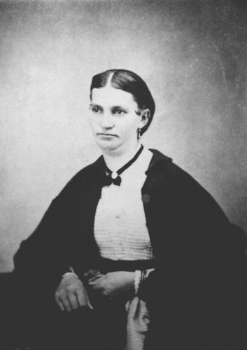 AlmyraCarpenterHollister.jpg